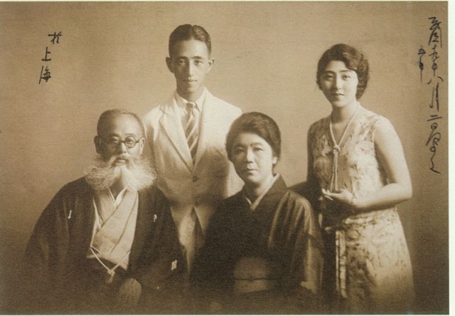 4-18、照片：梅屋莊吉一家在上海的合影.jpg