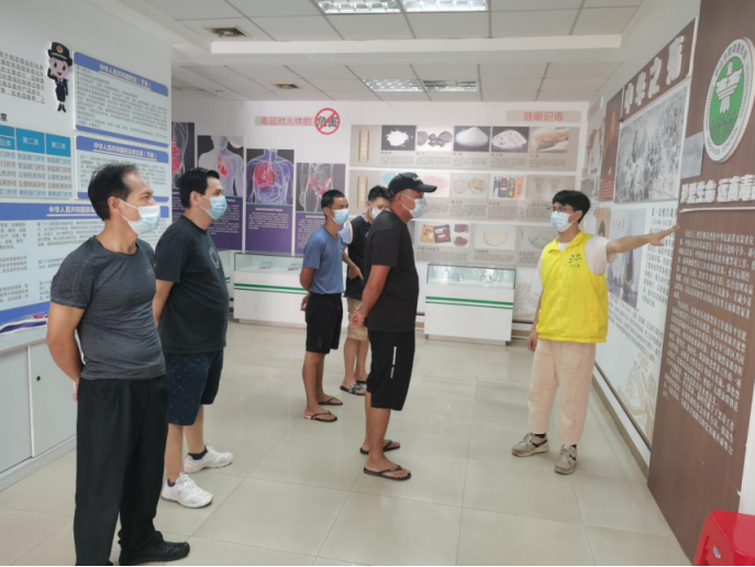 阜沙鎮(zhèn)禁毒信息〔2022〕第224期-- 弘揚(yáng)禁毒精神，筑牢禁毒防線-阜沙鎮(zhèn)組織群眾參觀禁毒教育基地
