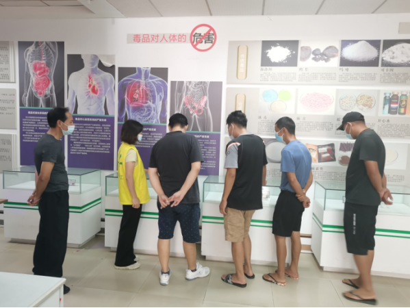 阜沙鎮(zhèn)禁毒信息〔2022〕第251期--【禁毒攻堅(jiān)】“禁絕毒品 健康生活”-阜沙禁毒教育基地宣講活動(dòng)