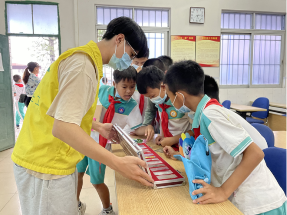 阜沙鎮(zhèn)禁毒信息〔2022〕第254期--【禁毒攻堅(jiān)】“無(wú)毒青春，健康校園”—阜沙鎮(zhèn)開(kāi)展禁毒宣傳進(jìn)校園