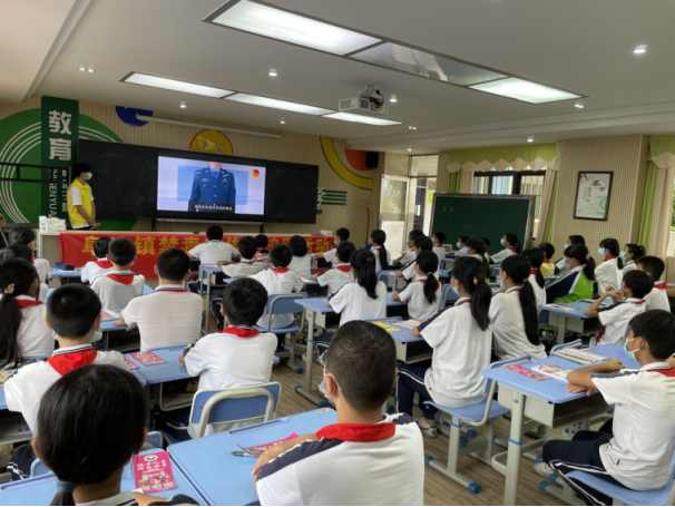 阜沙鎮(zhèn)禁毒信息〔2022〕第260期--【禁毒攻堅(jiān)】“護(hù)航青春助成長”—阜沙羅松小學(xué)開展禁毒宣講活動(dòng)